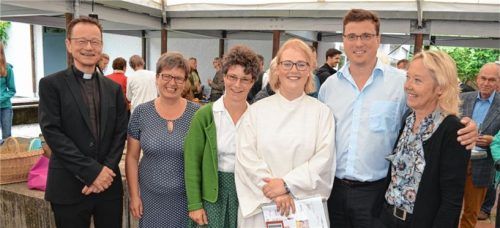 Abschied (von links): Stadtpfarrer Scheurenbrand, Pastoralreferentinnen Monika Langer und Martina Mauder, Christina Petersen, die die Stadtkirche verlässt, und die Vorsitzenden des Stadtkirchenrats Martin Schneider und Heidi Moser.Foto Sedlbauer