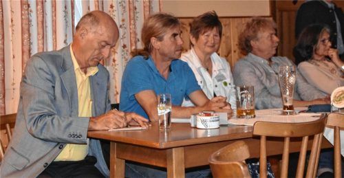 Als Gast bei der Infoveranstaltung in Raubling: der Südtiroler EU-Abgeordnete Sepp Kusstatscher (links).Foto Ruprecht