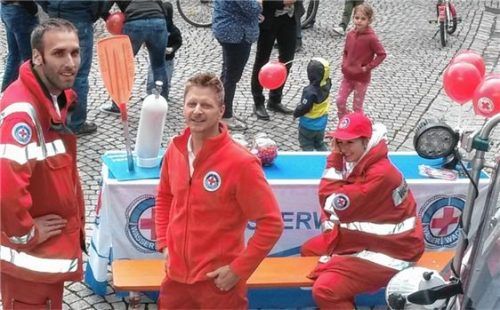 Anziehungspunkt: das Rettungsboot der Wasserwacht.Foto re