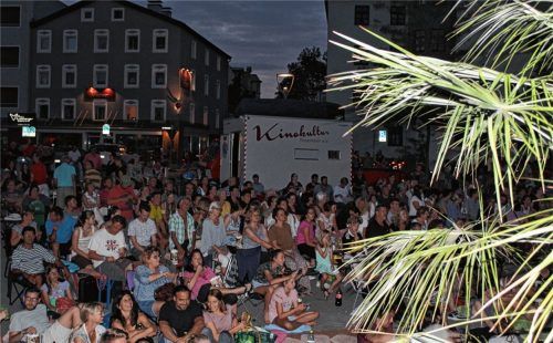 Begeistert waren die Besucher der Kino-Kultur-Tage am Salzstadel. Heute geht es mit „Ödipussi“ weiter.Fotos  wunsam