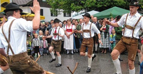 Bei den großen Bauernherbst-Festen am 27. August in Hof bei Salzburg, am 3. September in Faistenau und am 17. September in Fuschl am See feiern Einheimische und Gäste bei Volksmusik und Tanz die „fünfte Jahreszeit“. Foto  Fuschlseeregion, Roswitha Winkler