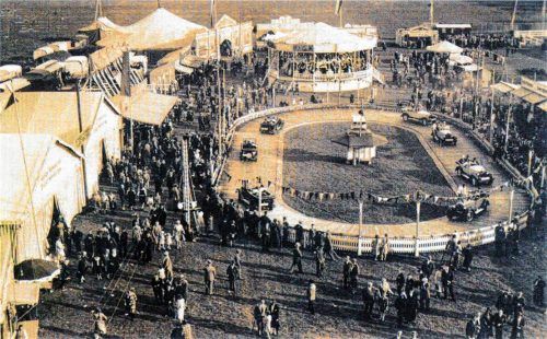 Da ist der Dieselskandal noch ferne Zukunft: die Opelbahn von Wilhelm Hirsch auf dem Herbstfest 1930.