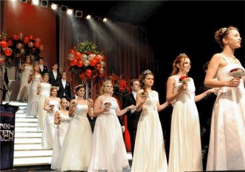 Die Debütanten-Paare eröffnen auch 2018 den Rosenball und die Rosenheimer Ballsaison. Foto Gröning