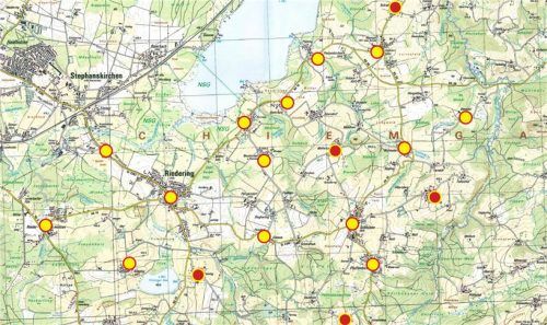 Die gelben Kreise markieren die bestehenden AST-Haltestellen, die roten Punkte mögliche weitere Anfahrtspunkte.OVB