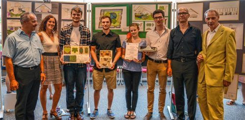 Die Preisträger und Jurymitglieder (von links): Bürgermeister Peter Kloo, Professorin Astrid Straßer, Tim Stöppelkamp, Michael Schweizer, Nicole Piegsa, Raphael Frank, Architekt Steffen Rex und Bernd Perner, Kiwanis-Club.Fotos Buhleier/re