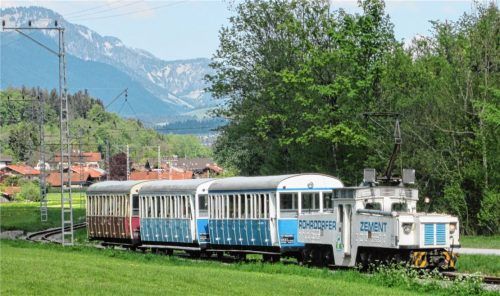 Ein Magnet für Touristen ist die Wachtl-Bahn, die zwischen Kiefersfelden und Wachtl verkehrt. Nun droht dem beliebten Schmalspur-Bähnchen das Aus.Fotos  hoffmann