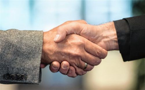 Ein vertieftes Netzwerk, aber auch die Chance, mit einer Stimme zu sprechen: Das Wirtschaftskolloquium Oberbayern bietet viele Möglichkeiten der Kooperation. Foto  dpa