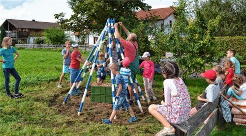 Ferienkinder bauten in Riedering „Naschtipi“