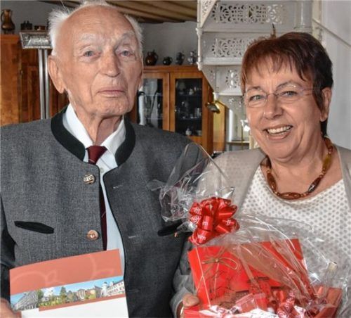 Freute sich über den Besuch der Dritten Bürgermeisterin Dr. Beate Burkl: Hans Nickl. Foto Schlecker