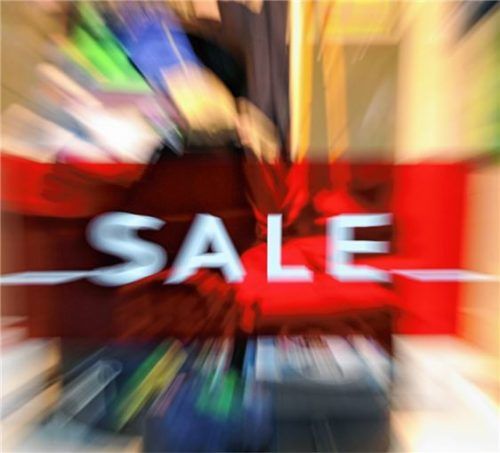 Für den Einzelhandel ist der Sommerschlussverkauf ein Instrument, um das Lager zu räumen. Foto  dpa