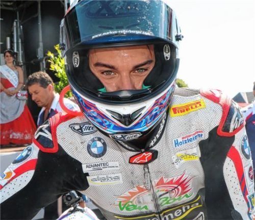 Für Markus Reiterberger aus Obing lief es beim IDM-Rennen Schleiz mit zwei Siegen perfekt.Foto Wiessmann