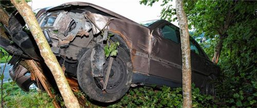 Gegen Baum geprallt: Mann stirbt an Unfallstelle in Seebruck