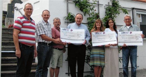 Geld für neue Orgel, Kindergarten und Badeweiher