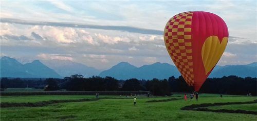 Großes Herz landet in Großkarolinenfeld