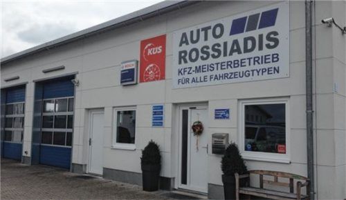 Hier werden Fahrzeuge von Meisterhand repariert: Auto Rossiadis in Feldkirchen-Westerham.