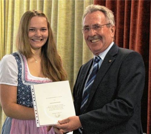 129 Einserschüler von Landrat Georg Huber ausgezeichnet