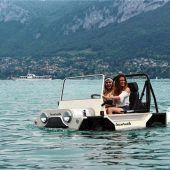 Mit Mini-Moke ins Wasser