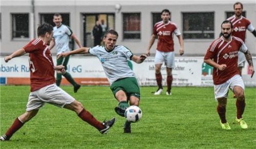 Markus Eisenauer erzielt hier die 2:1-Führung für die SG Reichertsheim-Ramsau.Foto Wimmer