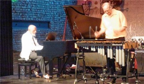 Markus Lüpertz am Klavier und Wolfgang Lackerschmid am Vibrafon. Foto  Friedrich