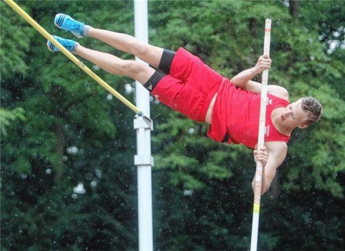 Maximilian Kurzbuch vom TSV Wasserburg wurde Fünfter im U23-Stabhochsprung und Siebter im Hochsprung.Fotos Stuffer