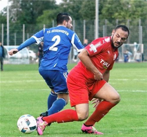 Michael Denz brachte den TSV 1860 Rosenheim in Deisenhofen in Führung.
