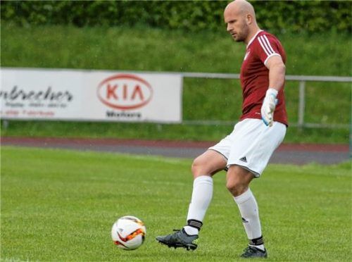 Musste in der Nachspielzeit den Ausgleichstreffer hinnehmen: Michael Endlmaier. Foto  Buchholz