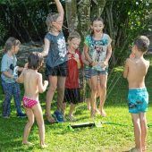 Nach dem Balancieren bekamen die Kinder eine Abfrischung