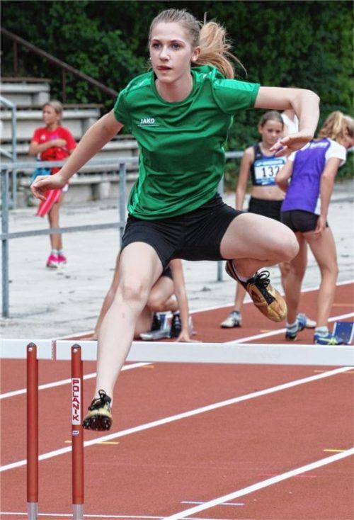 Sarah Schilling vom TuS Bad Aibling wurde Vize-Meisterin mit dem Team und im Block Sprint/Sprung der W13.