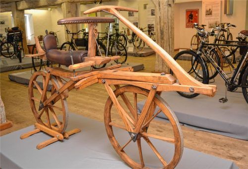 So fing alles an: Die Draisine ist im Gegensatz zu allen anderen 45 Rädern der Ausstellung kein Original. Fotos ha