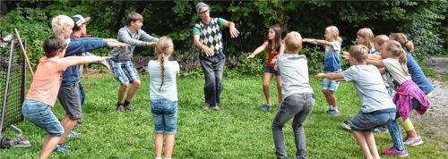 Spaß, Bewegung, Talentförderung: Darum geht es in der Zirkuswoche am Happingerausee. Fotos Schlecker