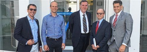 Tauschten sich über Ausbildung aus: Moritz von Holst (U.S. Commercial Services), Christian Westebbe (Director Finance EMEA North), Erik Hunt (Handelskonsul des US-Generalkonsulats), John McCaslin (Gesandter-Botschaftsrat für Handel), Erich Cracuin (Project-Manager Operations Engineering EMEA). Foto  re