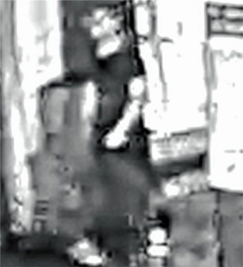 Trotz schlechter Qualität hofft die Polizei darauf, dass sie die Videoaufnahmen in ihren Ermittlungen zur Klärung des Verbrechens einen Schritt voranbringen. Foto Polizei