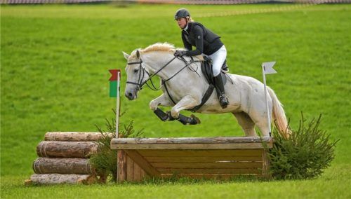 Vera Lichtenhahn vom Pferdesportclub Chiemgau mit Killeenadeema. Foto Dill