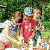 Vogelhäuschen, Insektenhotels und Zaungucker gebastelt