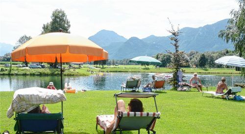 Wunderbare Idylle mit Kiosk und behindertengerechten Toiletten am Neubeurer See. Doch es gibt Ärger im Gemeinderat. Martin Fritz, Konrad Stuffer und weitere Räte bemängeln, dass sie nicht genügend bei den Planungen eingebunden waren. Bürgermeister Hans Nowak sieht das ganz anders.Fotos  ammelburger