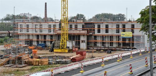 Zwei Geschosse des neuen Gründerzentrums stehen schon, inklusive dem Büro von Netzwerkmanager Patrick Huber. In einem Jahr sollen hier die Gründer einziehen. Foto  ps