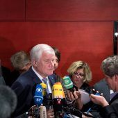 Seehofer rettet sich in die Verlängerung