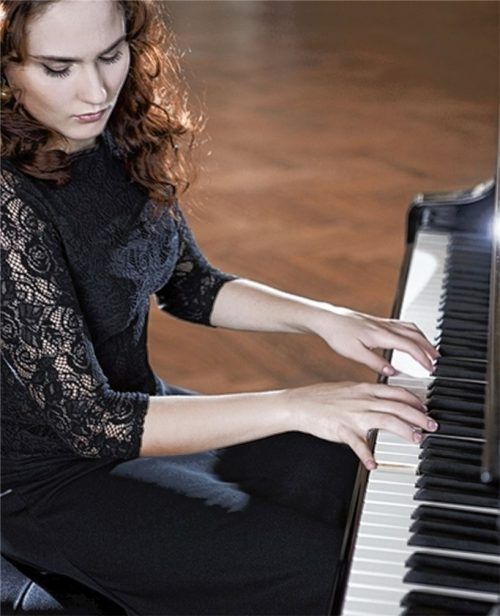 Anna Vinnitskaya gastiert am 17. März in Neubeuern. Die aus Russland stammende Pianistin ist Professorin an der Hochschule für Musik und Theater Hamburg.Foto  Haase
