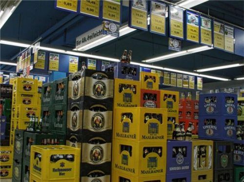 Auf über 650 Quadratmetern bietet der Getränkeprofi ein großes Sortiment an regionalen und überregionalen Bierspezialitäten, Fruchtsäften, Quell- und Mineralwässern, Weinen, Bio- und Wellnessgetränken und vielem mehr.