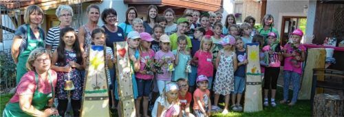 Aus alten Stiefeln wachsen neue Pflanzen