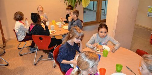 Das Schulfrühstück konnten die Schüler der Mangfallschule bei einem „Testessen“ ausprobieren.Foto Sedlbauer