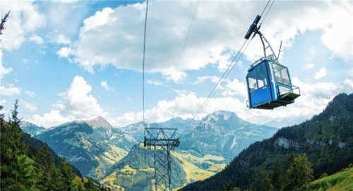Die dreitägige „Buiräbähnli-Safari“ führt Wanderer zu Fuß und per Materialbahnen an aussichtsreiche Orte über Engelberg/Zentralschweiz. Foto  Engelberg-Titlis Tourismus
