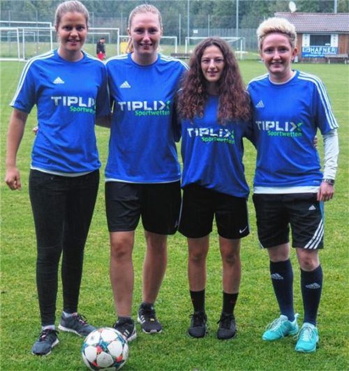 Die neuen Spielerinnen: Marlene Eham, Franziska Kutzner, Anja Gfäller und Franziska Harlander (von links).Fotos Gilg