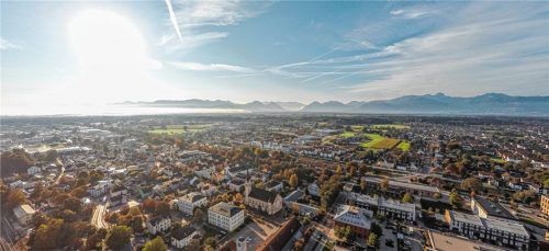 Die Stellplatzsatzung der Stadt Kolbermoor soll überarbeitet werden. Insbesondere im Innenstadtbereich soll die Stellplatzfrage moderater gehandhabt werden.Foto Buhleier