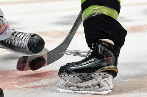 Heute wird die Oberliga-Saison eröffnet:  Das erste Starbulls-Heimspiel findet am Sonntag, 17 Uhr, gegen den EV Landshut statt. Foto  Ziegler