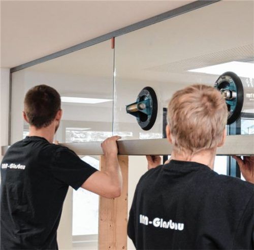 Kompetenz, die sich auszahlt: Die Mitarbeiter der Inn-Glasbau beherrschen ihr Handwerk und legen großen Wert auf Kundenzufriedenheit.