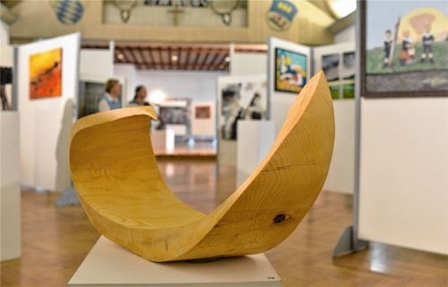 „Letzter Schwung“, Holzskulptur von Werner Schauerte.Foto  Thomae