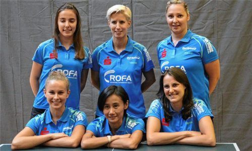 Mit dieser Mannschaft wollen Kolbermoors Bundesligadamen in die Saison gehen: Laura Tiefenbrunner, Kristin Lang, Svetlana Ganina (stehend von links), Katharina Michajlova, Liu Jia und Sabine Winter .Foto Erlich