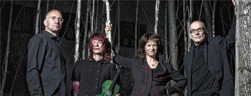 Monika Drasch eröffnet im Quartett und mit ihrem Programm „Auf der böhmischen Grenz“ die Feierlichkeiten zum zehnten Kulturhof-Geburtstag.Foto Christoph A. Hellhake