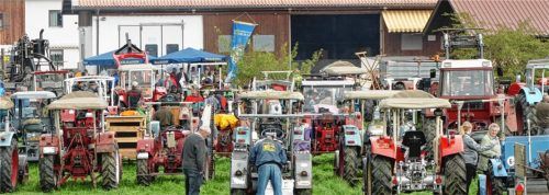 Ob Eicher, Hanomag oder Lanz – alles an Bulldog-Oldies gab es zu bestaunen. Fotos Hoffmann